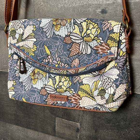 Cute Blue Floral Sakroots Purse - Picture 2 of 7